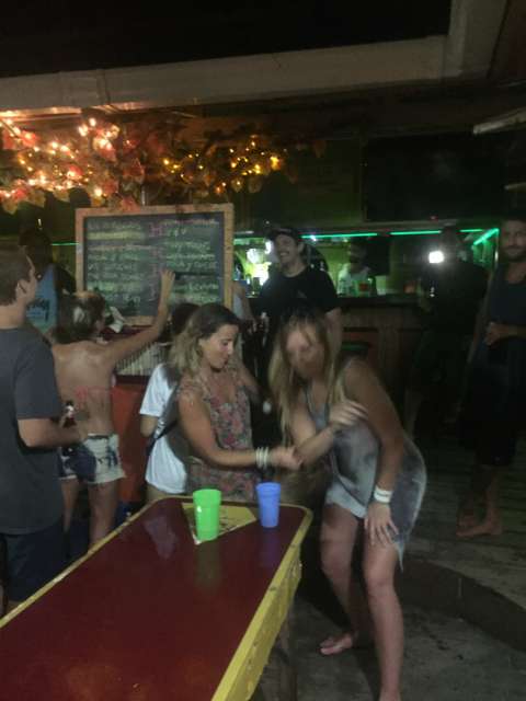Beer Pong in der Aqua Lounge