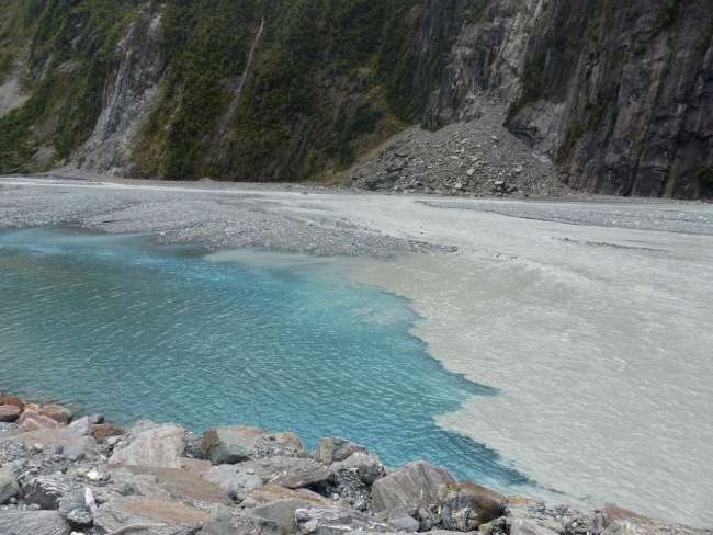 Flusswasser trifft Gletscherwasser-und mischt sich nicht!