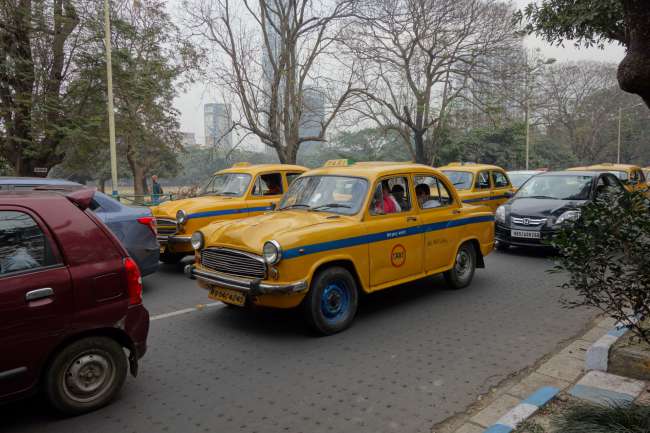 Oldtimer-Taxis in den Strassen von Kalkutta