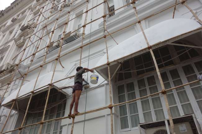Hauswand streichen in Yangon