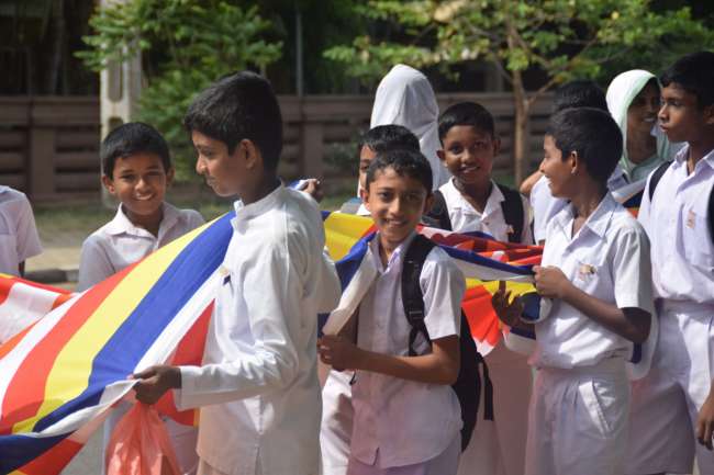 Schulexkursion zu den Anuradhapura-Tempeln