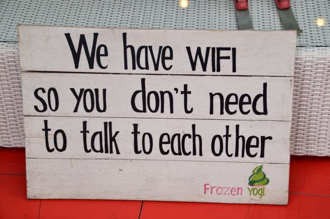 "Wir haben Wifi, also müsst ihr nicht miteinander sprechen."